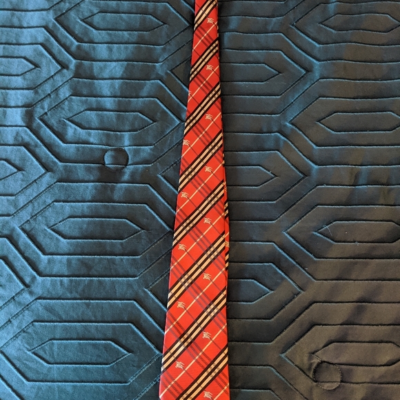 100% Silk Handmade Burberry Necktie - Picture 4 of 7